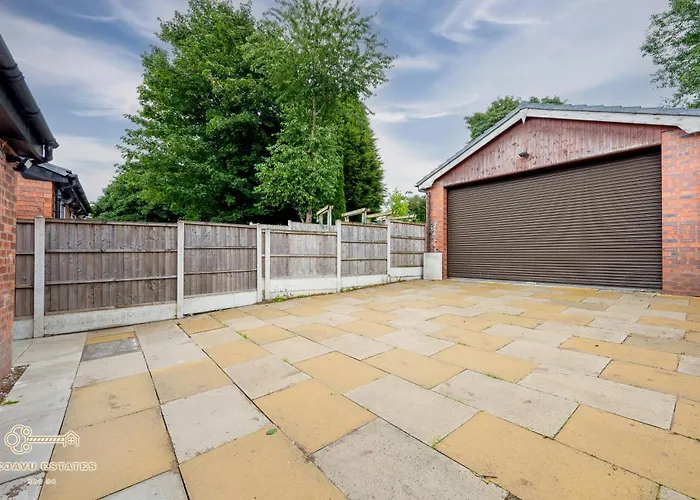 Entire Modern & Spacious 3Bdr Home In Manchester Right Next To Coop Live & Ethiad